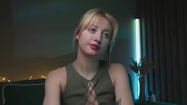 Snapshot of milasmiu chatting on 02/18/25, 10:14 milasmiu online show from 02/18/25, 10:14