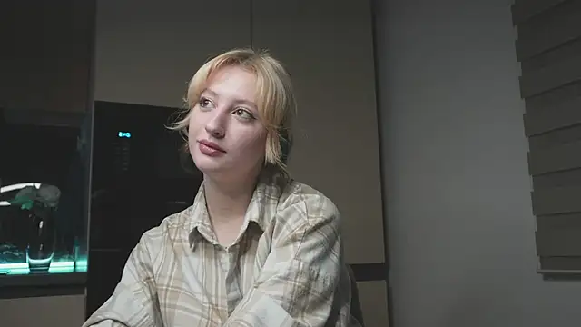 Snapshot of milasmiu chatting on 02/21/25, 03:54 milasmiu online show from 02/21/25, 03:54