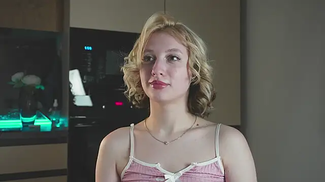 Snapshot of milasmiu chatting on 03/14/25, 11:11 milasmiu online show from 03/14/25, 11:11