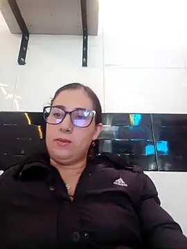 CHARLOTTE 1711 online show from 12/17/25, 08:37