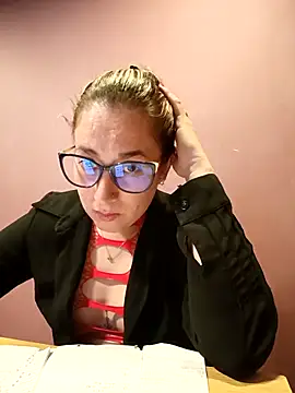Snapshot of CHARLOTTE_1711 chatting on 04/20/26, 02:58 CHARLOTTE 1711 online show from 04/20/26, 02:58