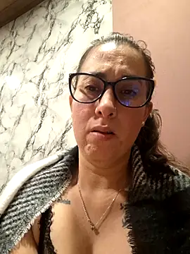 Snapshot of CHARLOTTE_1711 chatting on 06/07/26, 03:32 CHARLOTTE 1711 online show from 06/07/26, 03:32