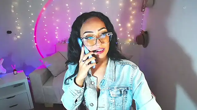 Snapshot of victoria_ricci_a chatting on 03/13/25, 02:16 victoria ricci a online show from 03/13/25, 02:16