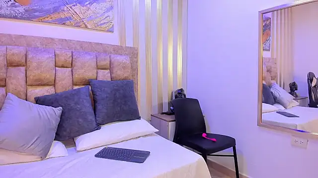 avis lara online show from 09/24/25, 07:06