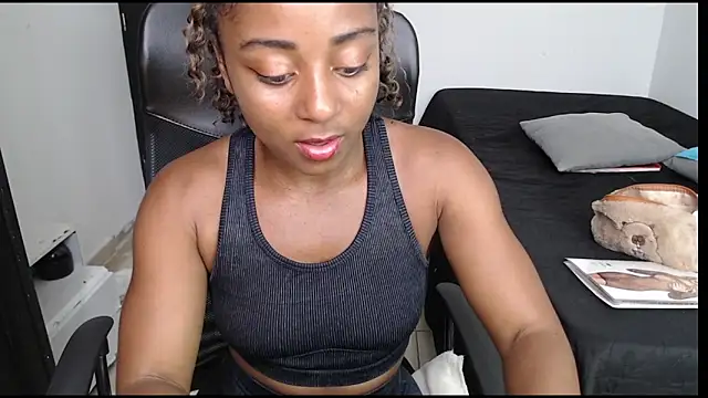 avis lara online show from 02/18/26, 07:21