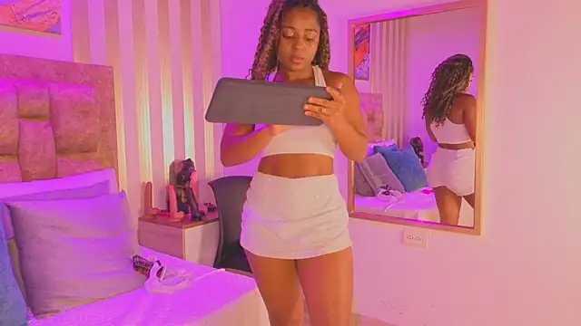 avis lara online show from 03/12/26, 06:36