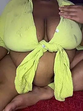 Snapshot of Lilymoonshow chatting on 11/02/25, 11:12 Lilymoonshow online show from 11/02/25, 11:12