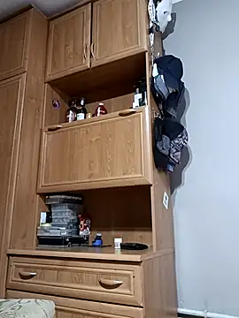 larzik94 online show from 04/01/26, 01:41