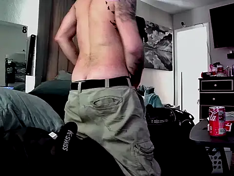 Snapshot of 1badfucka chatting on 02/25/25, 04:53 1badfucka online show from 02/25/25, 04:53