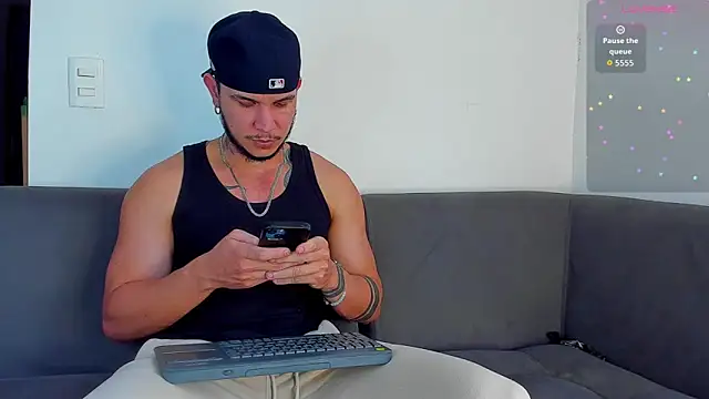 austinoficial online show from 10/22/25, 08:19