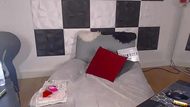 Black sweet Rose online show from 02/09/25, 12:06