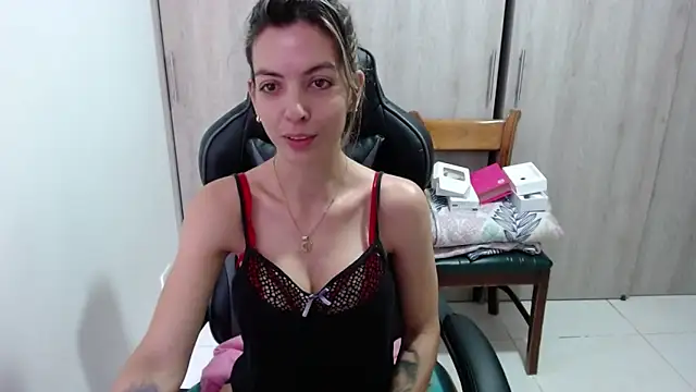 Princezzlove3 online show from 02/13/25, 02:52