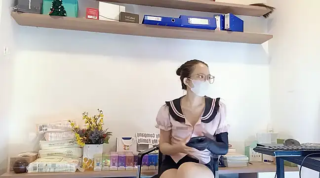 Snapshot of Lush-Office chatting on 02/07/25, 11:45 Lush-Office online show from 02/07/25, 11:45