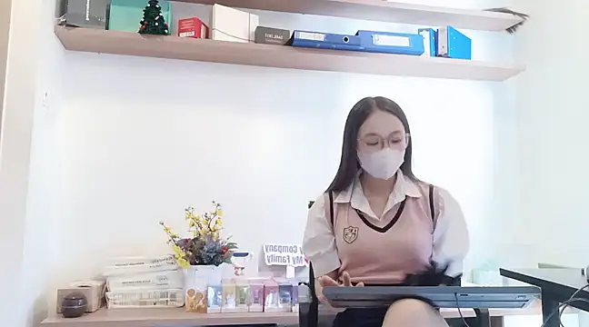 Snapshot of Lush-Office chatting on 02/18/25, 01:32 Lush-Office online show from 02/18/25, 01:32