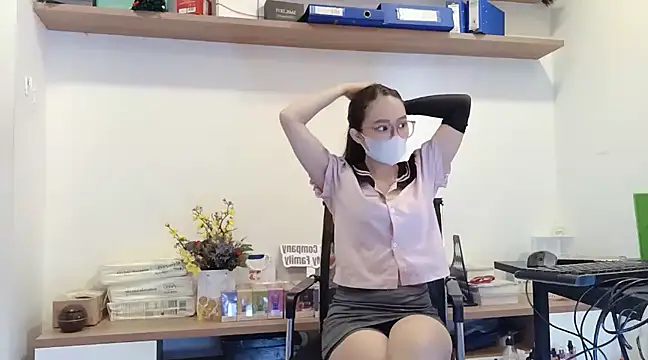 Snapshot of Lush-Office chatting on 02/19/25, 03:17 Lush-Office online show from 02/19/25, 03:17