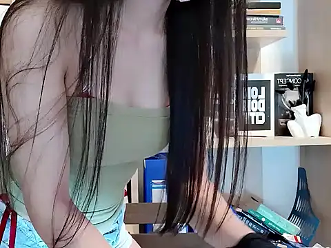 Snapshot of Lush-Office chatting on 10/16/25, 06:47 Lush-Office online show from 10/16/25, 06:47