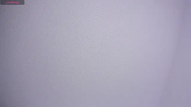 raven  white1 online show from 02/18/25, 01:43