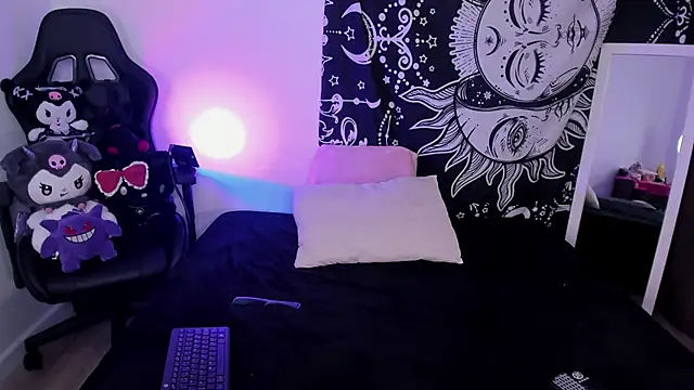 raven  white1 online show from 10/11/25, 09:24