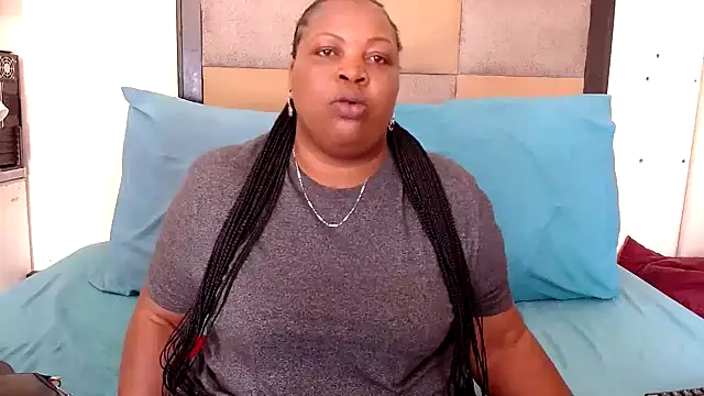 omalicha98 online show from 10/27/25, 07:23