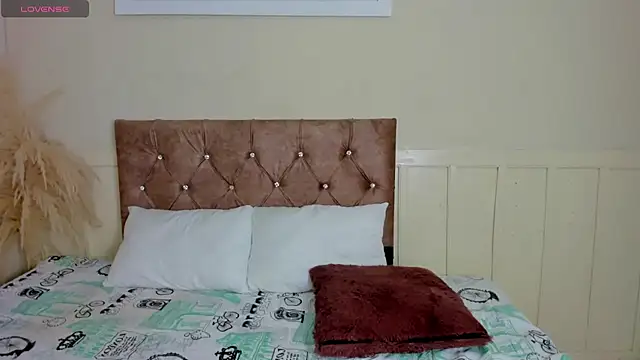 Snapshot of Natashawool1 chatting on 02/12/25, 04:33 Natashawool1 online show from 02/12/25, 04:33