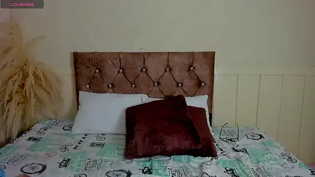 Snapshot of Natashawool1 chatting on 02/19/25, 04:22 Natashawool1 online show from 02/19/25, 04:22