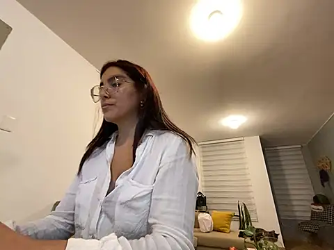 Snapshot of MartinaSooler chatting on 02/18/25, 11:52 MartinaSooler online show from 02/18/25, 11:52