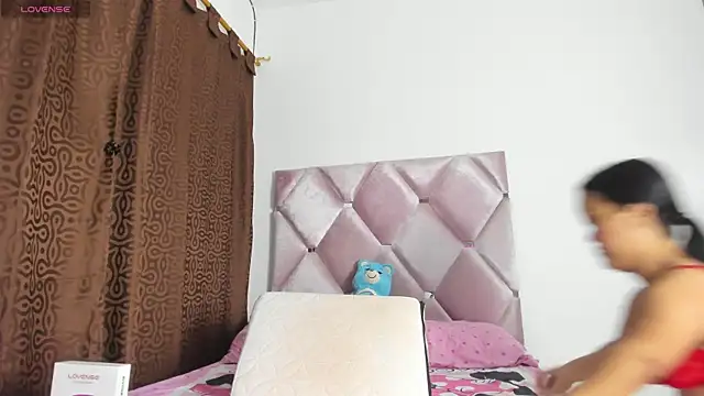 Snapshot of AnieRey chatting on 10/11/25, 12:10 AnieRey online show from 10/11/25, 12:10