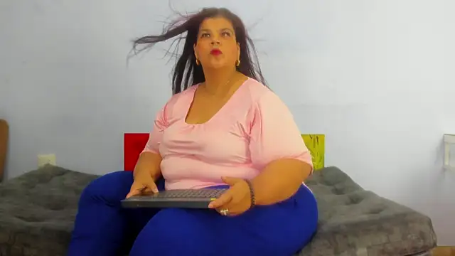 Charlotte curvy  online show from 02/27/25, 07:47