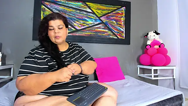 Charlotte curvy  online show from 02/18/26, 08:05