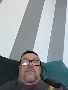 Snapshot of pawprzy chatting on 01/21/25, 07:28 pawprzy online show from 01/21/25, 07:28