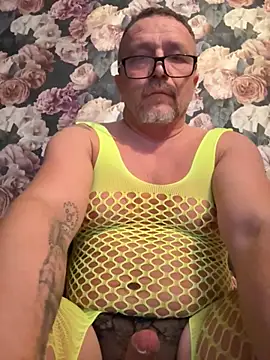 Snapshot of pawprzy chatting on 10/01/25, 08:04 pawprzy online show from 10/01/25, 08:04