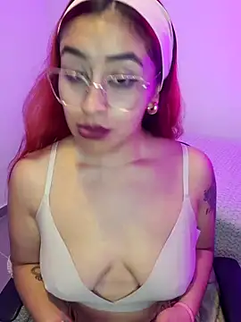 Snapshot of AnonymousGirl chatting on 10/12/25, 11:37 AnonymousGirl online show from 10/12/25, 11:37