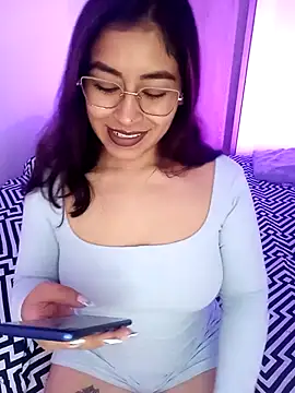 Snapshot of AnonymousGirl chatting on 05/07/26, 03:28 AnonymousGirl online show from 05/07/26, 03:28