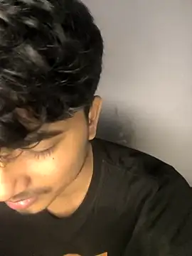 Snapshot of kaif_220 chatting on 10/04/25, 07:56 kaif 220 online show from 10/04/25, 07:56