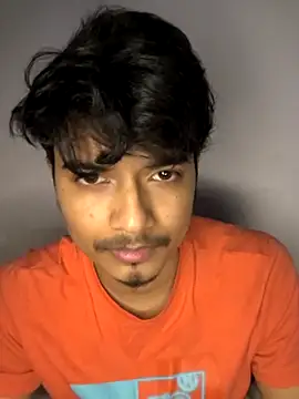 Snapshot of kaif_220 chatting on 10/20/25, 04:07 kaif 220 online show from 10/20/25, 04:07