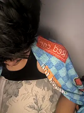 Snapshot of kaif_220 chatting on 11/15/25, 04:25 kaif 220 online show from 11/15/25, 04:25