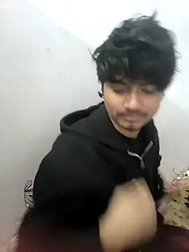 Snapshot of kaif_220 chatting on 02/05/26, 12:21 kaif 220 online show from 02/05/26, 12:21