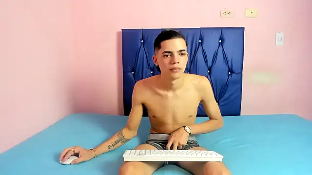 Latinos 2001 online show from 10/05/25, 01:53