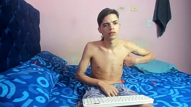 Latinos 2001 online show from 02/15/26, 04:36