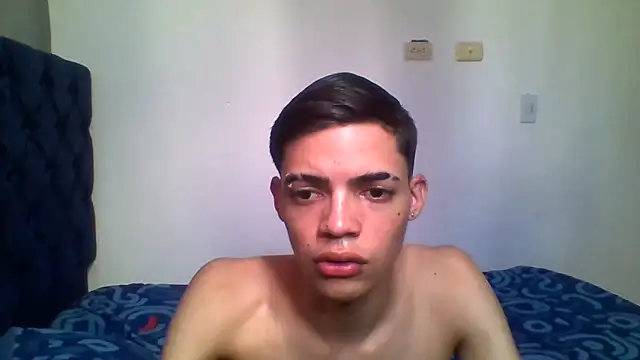 Latinos 2001 online show from 04/24/26, 04:53