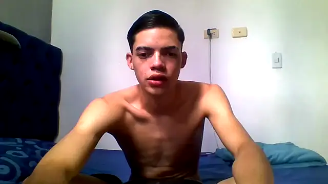 Snapshot of Latinos_2001 chatting on 06/02/26, 02:30 Latinos 2001 online show from 06/02/26, 02:30