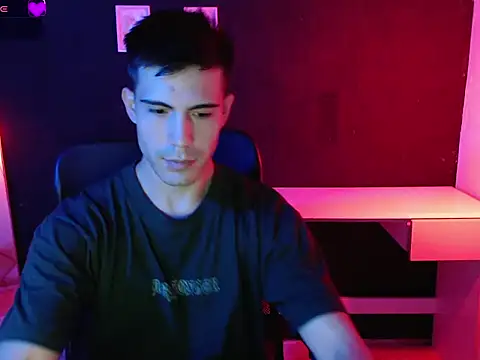 Luis esqq online show from 05/08/26, 03:12