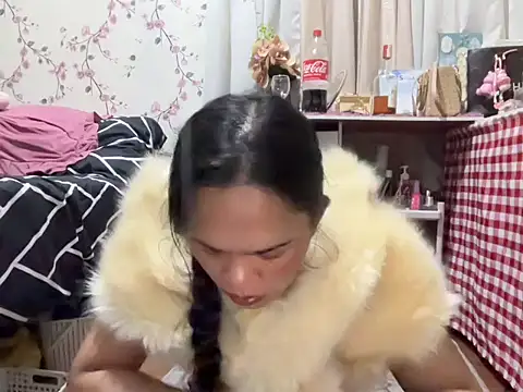 SophiaCourthaway online show from 10/08/25, 04:26