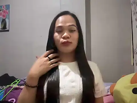 Snapshot of SophiaCourthaway chatting on 05/18/26, 10:48 SophiaCourthaway online show from 05/18/26, 10:48