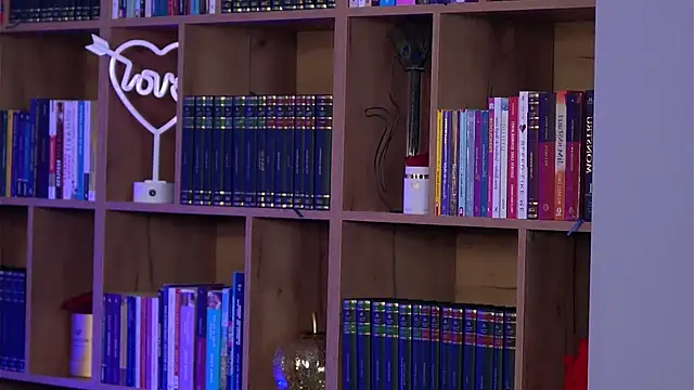 SarahPeach8 online show from 12/04/25, 09:51