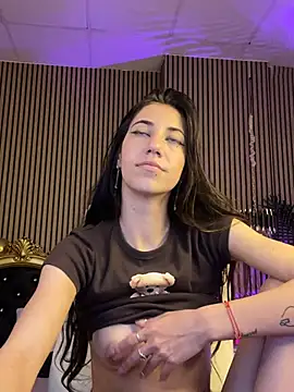 Snapshot of KeylaBlair chatting on 03/07/25, 03:28 KeylaBlair online show from 03/07/25, 03:28