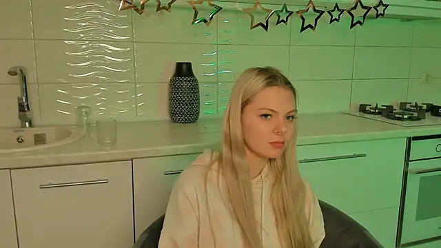 SynnoveEyre online show from 01/22/25, 03:40