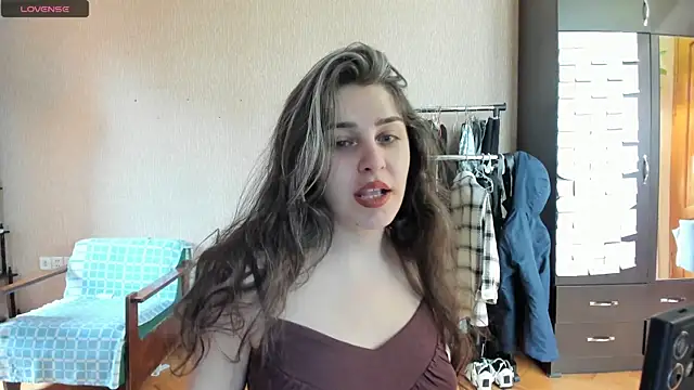 Snapshot of _Roselina_ chatting on 04/29/26, 08:29 Roselina online show from 04/29/26, 08:29