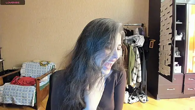 Snapshot of _Roselina_ chatting on 05/21/26, 05:31 Roselina online show from 05/21/26, 05:31