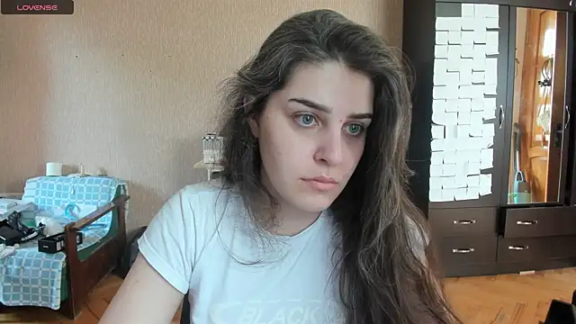 Snapshot of _Roselina_ chatting on 07/07/26, 06:47 Roselina online show from 07/07/26, 06:47